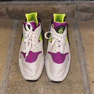 Nike Huaraches, Neon Magenta (2021)